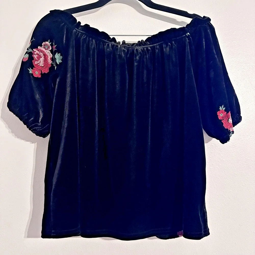New Look Shirt Womens Medium Black Velvet Floral‎ Embroidered Boho Whimsigoth - Picture 2 of 7